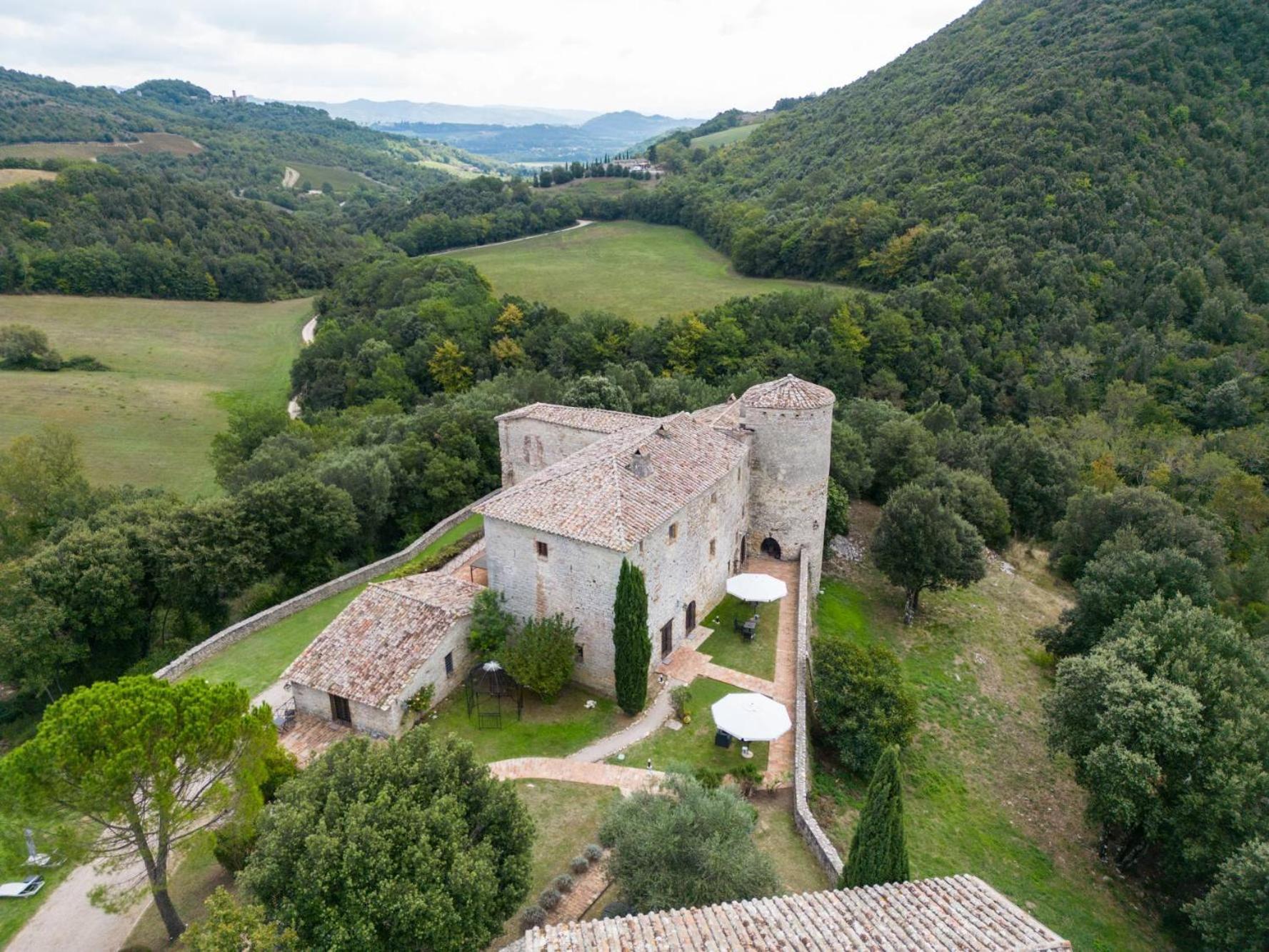 Castello Valenzino Antognola Exterior foto